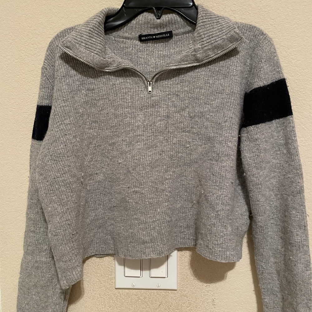 Brandy Melville cropped sweater with zipper